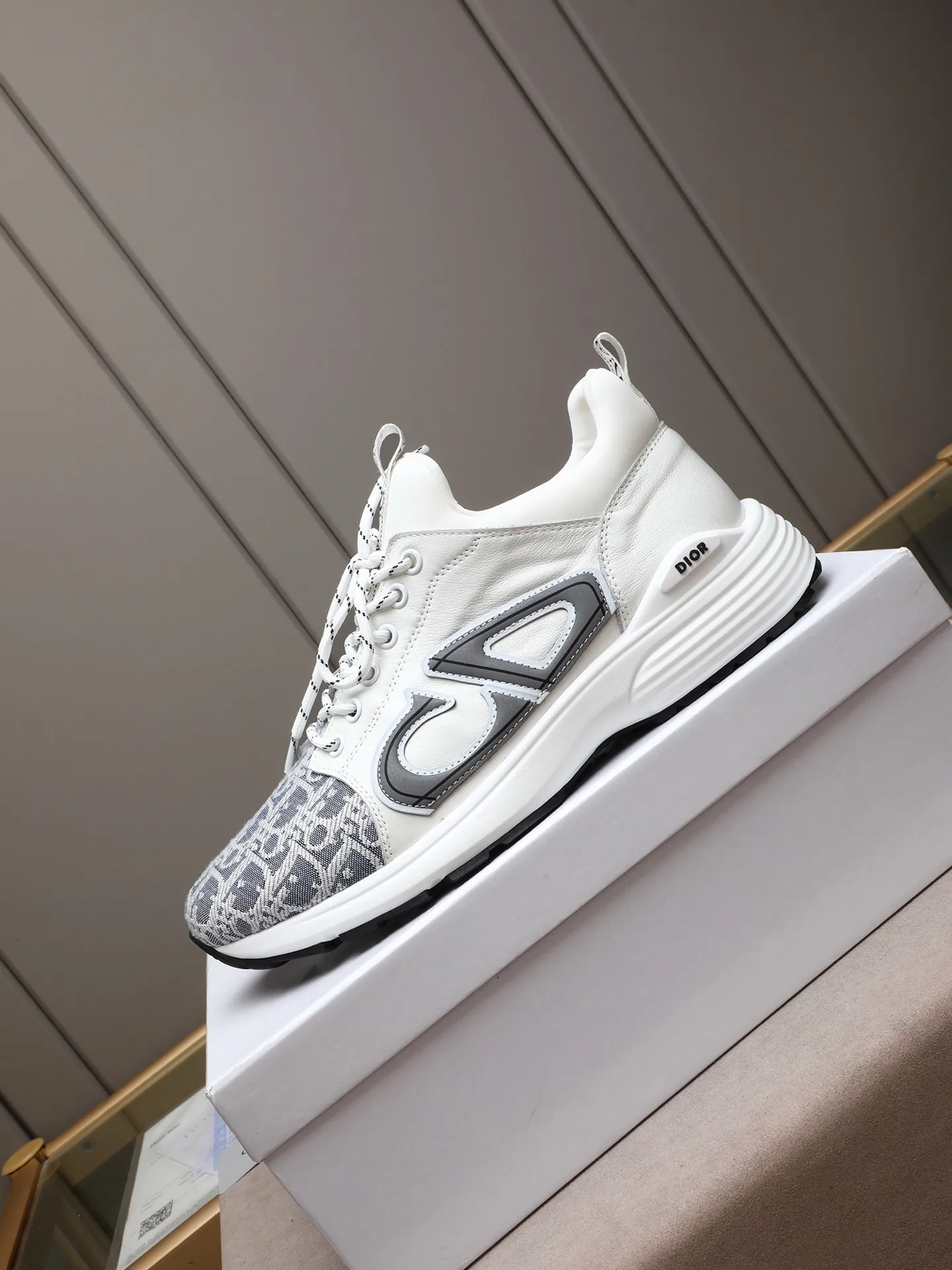 Men's shoes 💰460 💰Dior [Dior] 😘😘High-end series of casual men's shoes, simple and elegant👍👍👍The upper is made of first-layer genuine leather spliced ​​with Dior's special material [sun][sun]; imported first-layer sheepskin lining; special outsole, wear-resistant, lightweight, the overall design is harmonious and unified without lacking personality 👣🌟✨You deserve it! 5 colors😍Sizes 38~44. (45 custom-made) The picture above is a big seller🔥🔥🔥